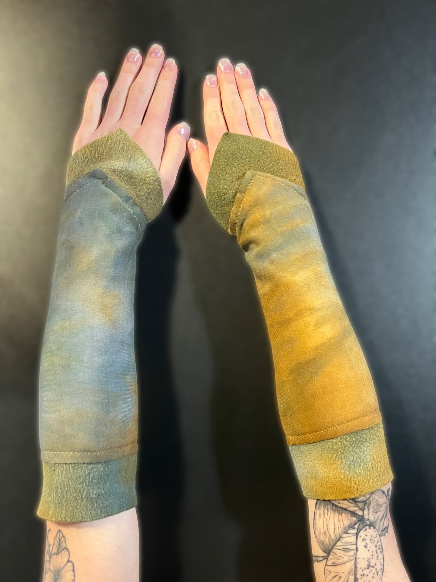 Gauntlet Armwarmers in your choice of colorway