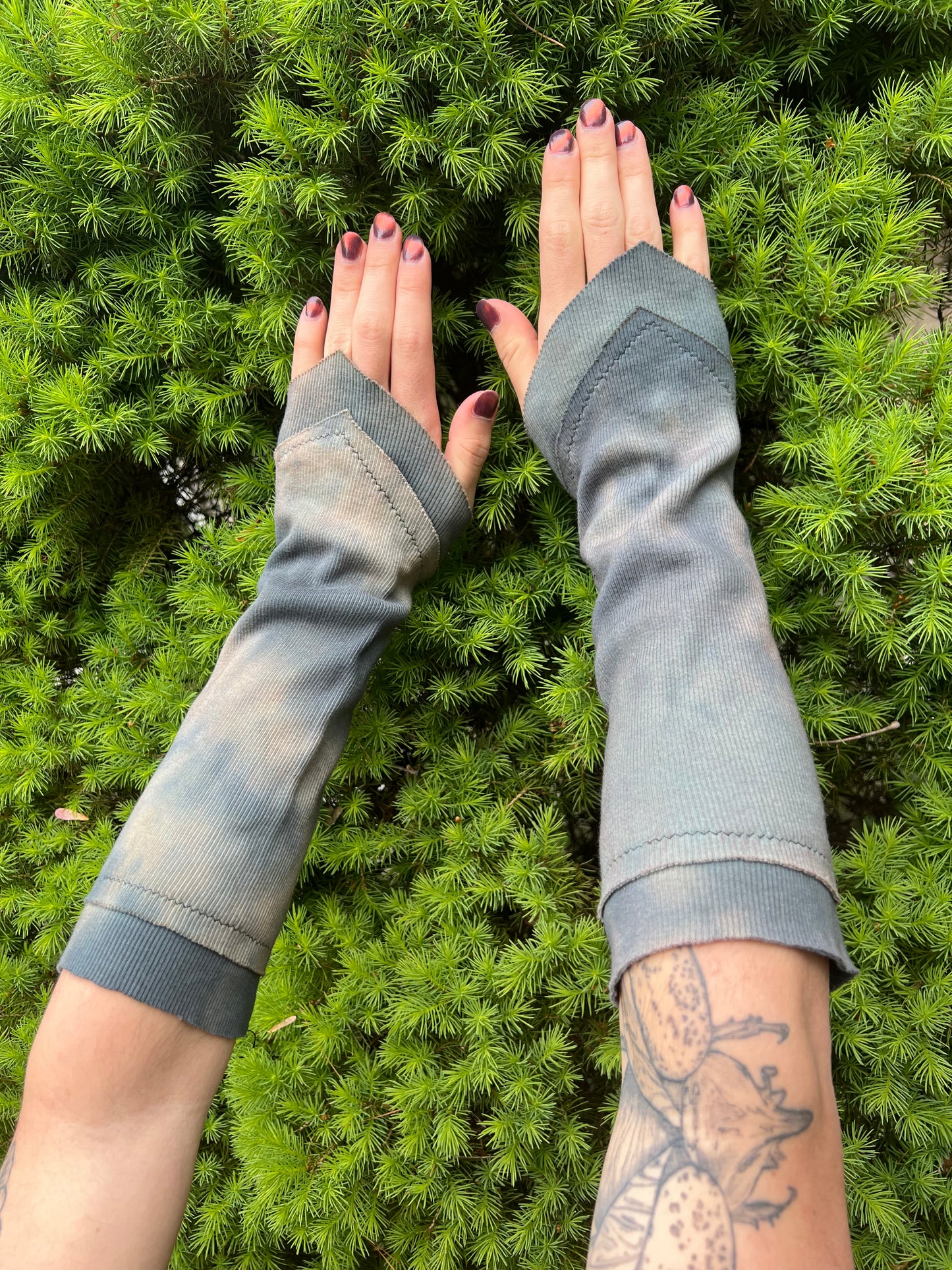Gauntlet Armwarmers in your choice of colorway