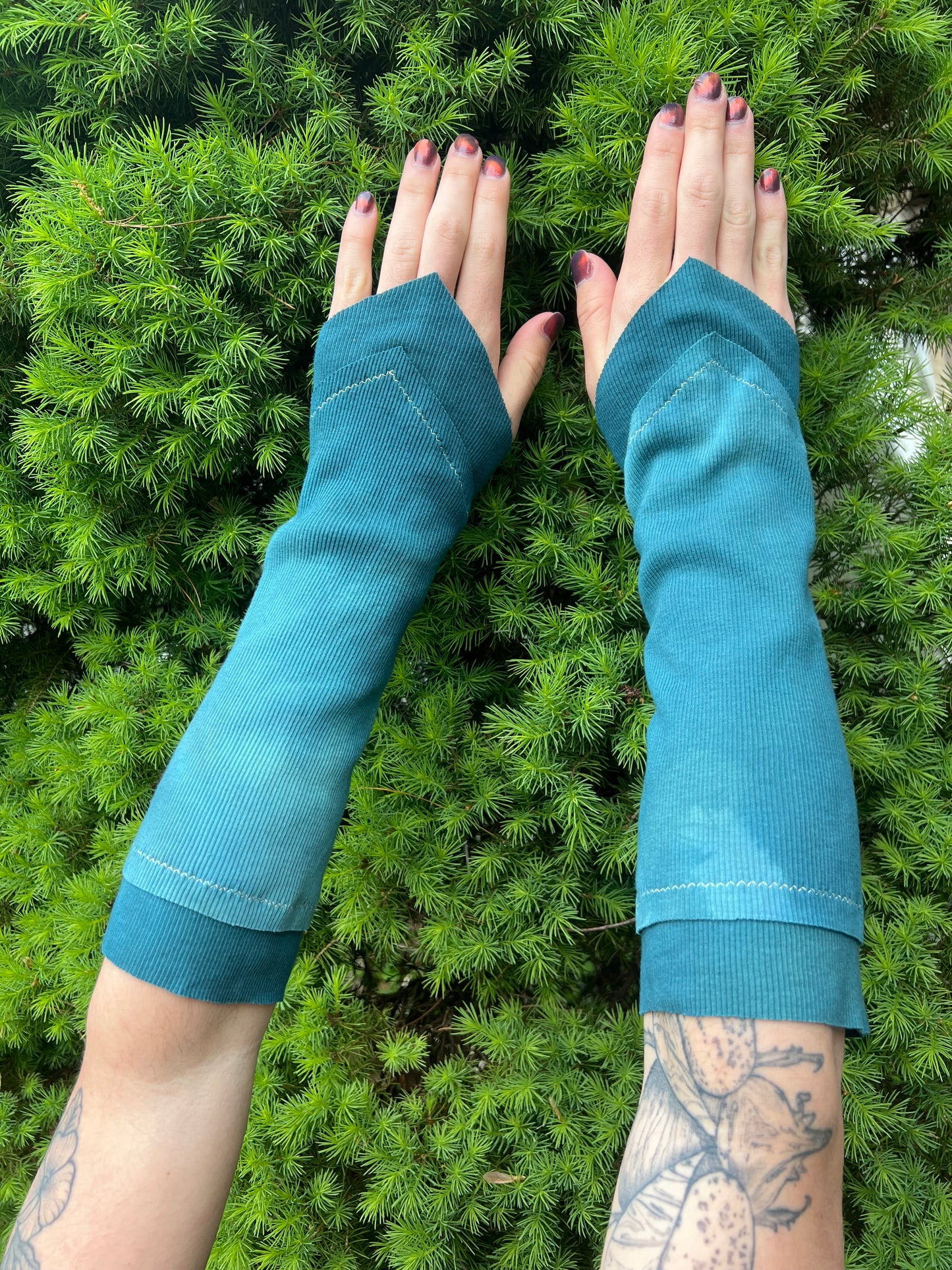 Gauntlet Armwarmers in your choice of colorway